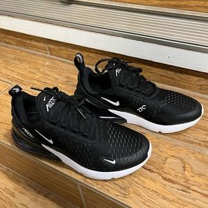 Women’s Nike Air Max 270 (Size 8)